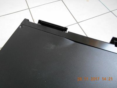 Starker Blechschaden auf der Oberseite.