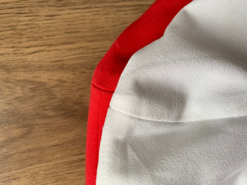 Roter Blazer ist Gr. 38 - weißer Blazer ist Gr. 36